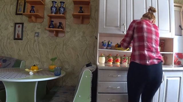 УБОРКА НА КУХНЕ/ЧИСТКА МИКРОВОЛНОВКИ И ДУХОВКИ/ГОТОВКА смотреть онлайн