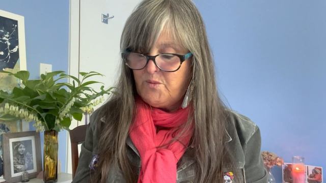 April Favorites, books, tarot, crystals, and herbs. #aprilfavorites смотреть онлайн