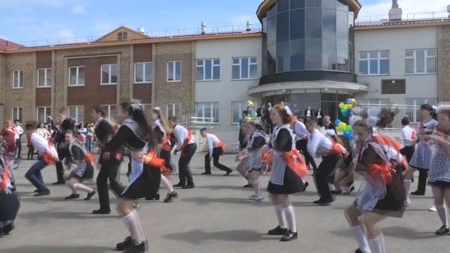Танец выпускников "Флешмоб", 9 - 11 класс, МОУ "Есаульская СОШ", 22.05.2019 смотреть онлайн
