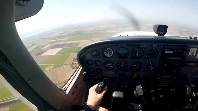 First SOLO In A CESSNA 172 !!! | Cessna 172R Skyhawk