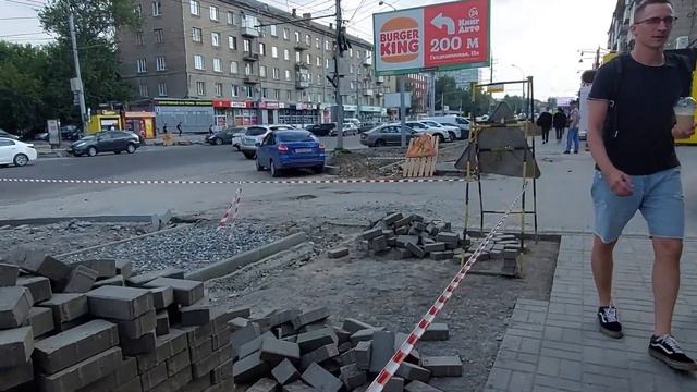 НОВОСИБИРСК/ПР.МАРКСА/РЕКОНСТРУКЦИЯ ПАРКОВОЧНЫХ КАРМАНОВ И ТРОТУАРОВ/NOVOSIBIRSK REPAIR OF SIDEWALK смотреть онлайн