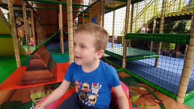 Fun indoor playground for family at play area - nursery rhymes song for baby смотреть онлайн