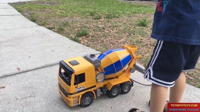 Bruder Cement Mixer Truck смотреть онлайн