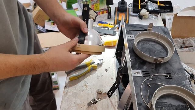 ЗАМЕНА ГАЛОГЕНОК В МАГАЗИНЕ ШУБ - РАЗБИРАЕМ КАРДАННЫЙ СВЕТИЛЬНИК смотреть онлайн