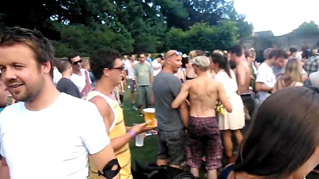 Stavroz @ Thé Dansant - Château смотреть онлайн