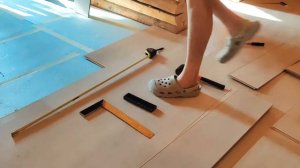 Укладка ламината без плинтусов