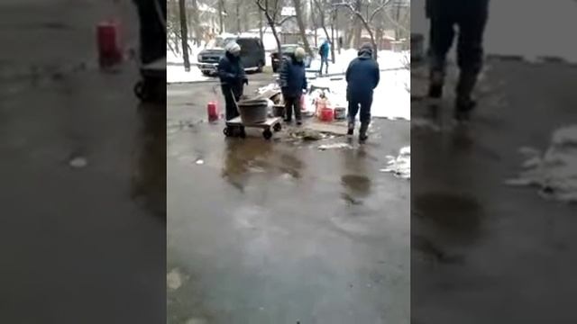 Как у меня во дворе асфальт цементом латали 2013-03-11-15-22-16 смотреть онлайн