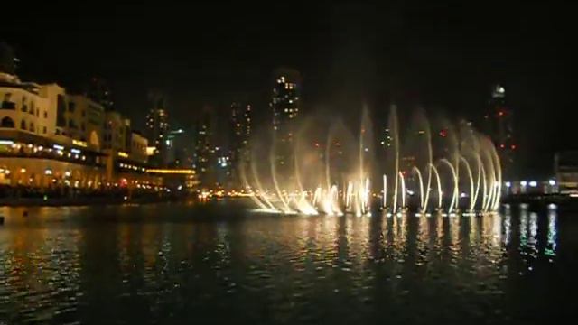Танцующие фонтаны в Дубае смотреть онлайн