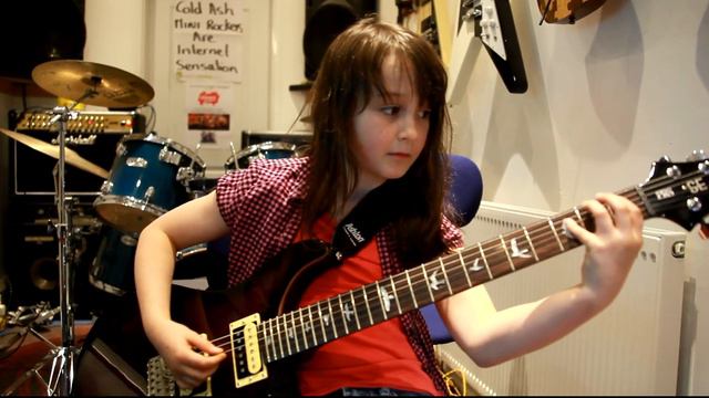 8 year old guitarist Freya plays 21 Guns by Green Day смотреть онлайн
