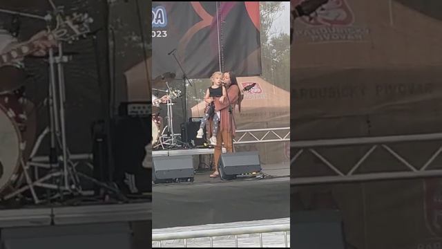 Pavel Byma Family - Červená se Jablíčko (Kingdom Come - Very bad day Teresa) смотреть онлайн