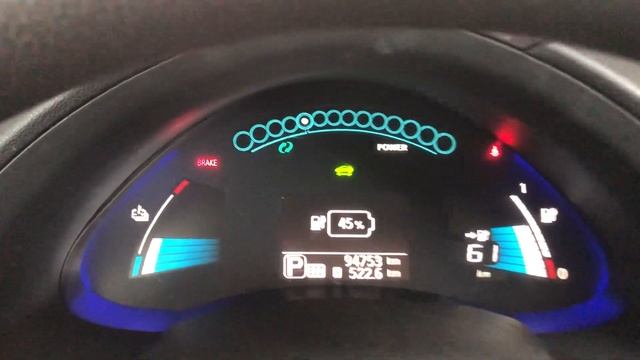 Как завести/включить Nissan Leaf 2017 (1 поколения) и тронуться с места смотреть онлайн