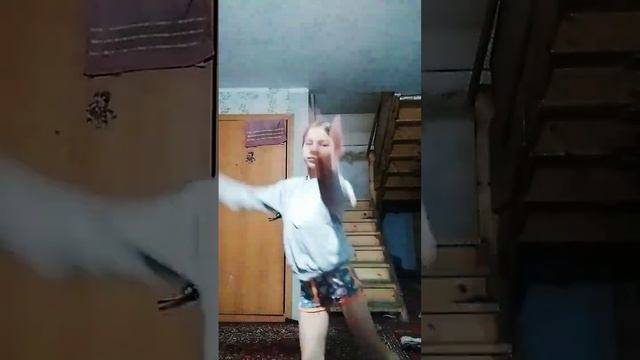 я пыталась сделать переворот вперёд в итоге сильно ударилась головой смотреть онлайн