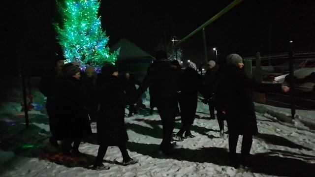 Әмирдә чыршы янында татарча дискотека оештырдылар смотреть онлайн