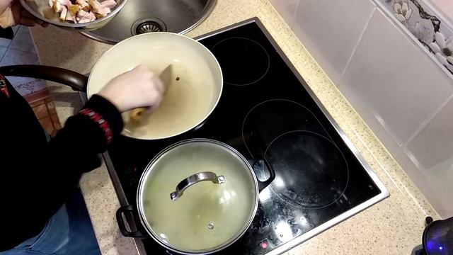 Макароны с творогом и шкварками смотреть онлайн