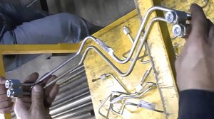 Гибка тонкой топливной трубки с гайками на автоматическом трубогибе MASTER.3X производства БМК