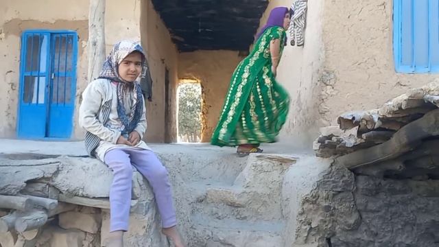 Nomads and villagers, a busy morning for a rural woman смотреть онлайн