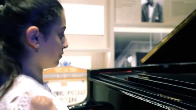 Zumrud Alizade - Şarl de Lüks "İspan karnavalı" смотреть онлайн