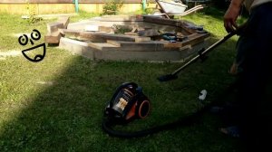 Пылесосим траву на газоне