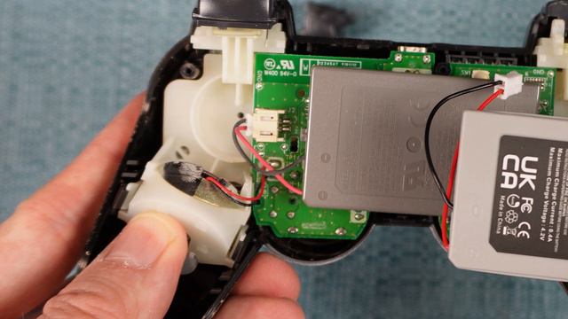 How to Replace the Battery on a PS3 DualShock 3 or Sixaxis Controller | Change Out Dead or Dying смотреть онлайн