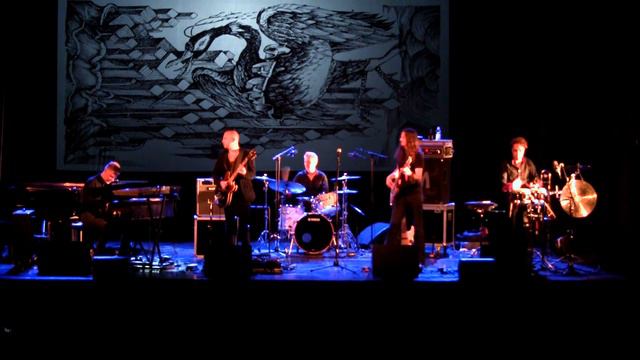 Lauri Porra Flyover Ensemble - Ananas Republic смотреть онлайн