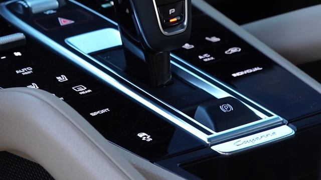 2019 Porsche Cayenne Test Results; Worn Tire Wet Weather Performance | Talking Cars #184 смотреть онлайн