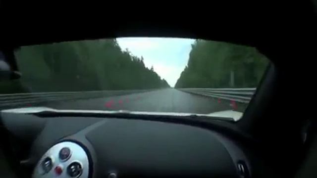 Nissan GT-R 35 обогнал Bugatti (большой облом) смотреть онлайн