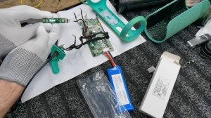 JBL Flip 4 не включается, не заряжается