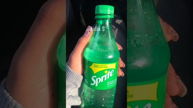 Девушка достала все косточки из арбуза…зачем? смотреть онлайн