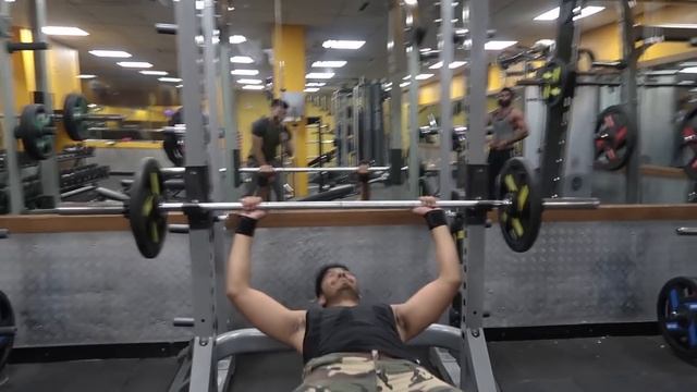 BENCH PRESS COMPETITION and FREE CHEAT MEAL | VLOG | смотреть онлайн