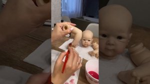 Как сделать куклу Реборн с помощью красной акриловой краски