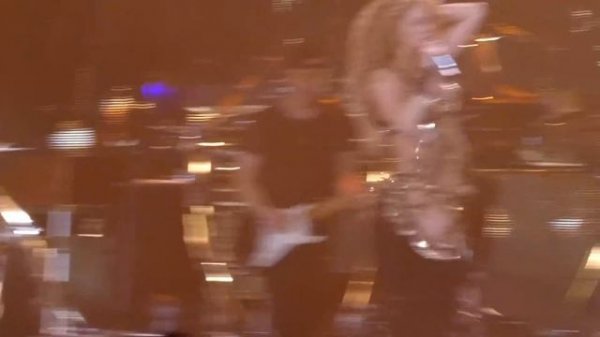 "Shakira Belly Dances" Shakira@Capital One Arena Washington DC 8/11/18
