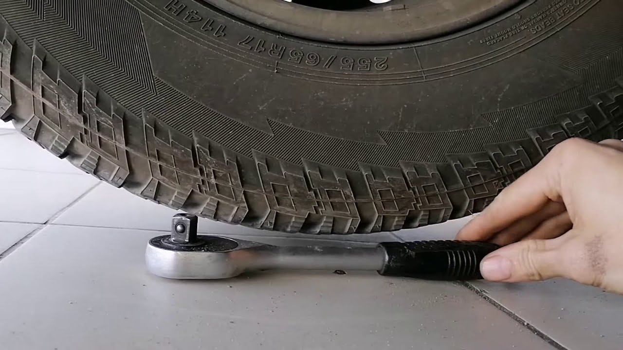 Замена задних колодок и диагностика ходовой Nissan Pathfinder, и ремонт Santafe.