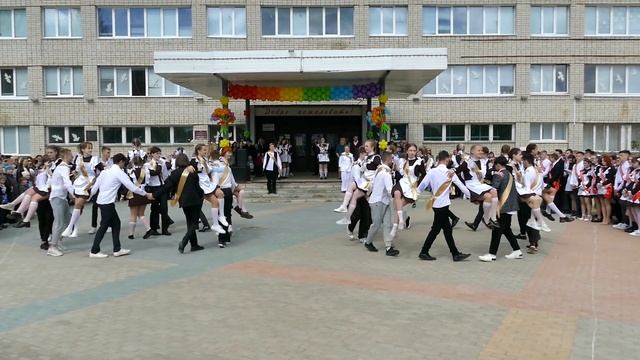Вальс выпускников 2022, 11 классы 6 шк г.Тутаев смотреть онлайн