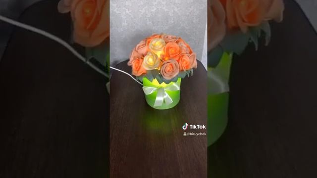 шляпная коробка с букетом роз из изолона смотреть онлайн