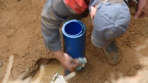 Обустройство скважины при помощи пластикового кессона, особенности монтажа.