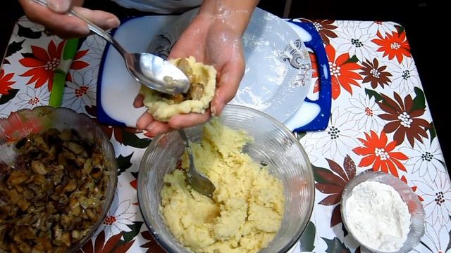 Картофельные зразы с грибами!!! Мой первый опыт!!! (Zrazy Potato with mushrooms !!!) смотреть онлайн
