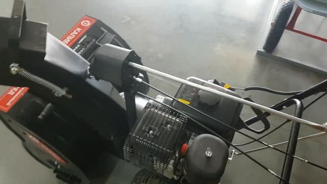 Бензиновый снегоуборщик Калибр СНУБ - 6,5/62ЕД смотреть онлайн