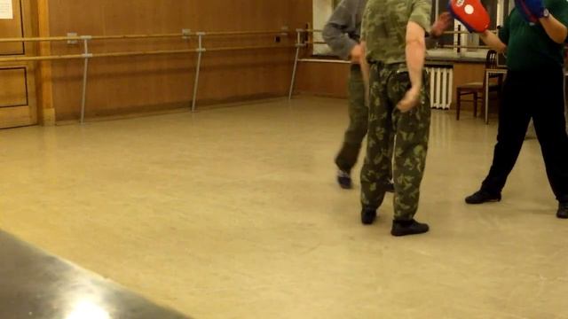 работа на полу, освобождения, лапы, руки смотреть онлайн