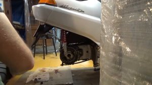 Замена покрышки заднего колеса скутера Yamaha Majesty (4HC)