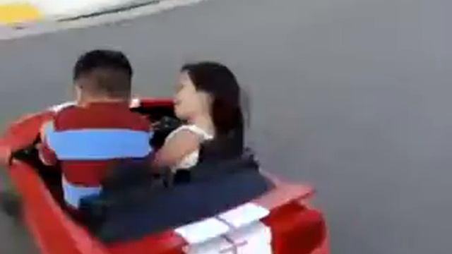 четкий потц дрифтует на игрушечном Мустанге смотреть онлайн