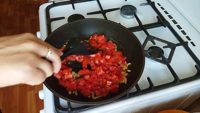 Самый полезный и вкусный завтрак ! Яичница с помидорами. смотреть онлайн