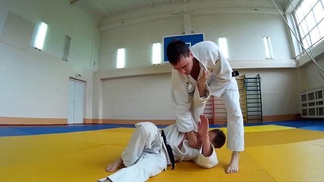 HIZA GURUMA / Подсечка в колено под отставленную ногу / 膝車 смотреть онлайн