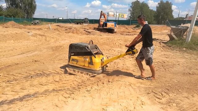 Трамбовка размером с малолитражку Wacker DPU 100-70 смотреть онлайн