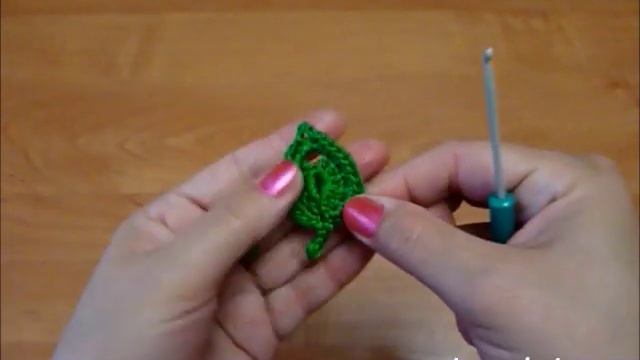 Фиалка крючком. Flower vials with leaf crochet смотреть онлайн