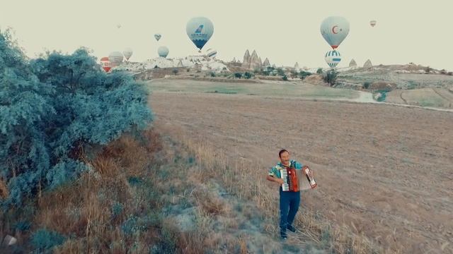 Супер виртуозная игра аккордиониста Доха в Турции (Каппадокии) смотреть онлайн