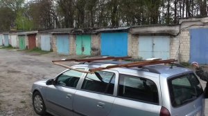 Моторная лодка на рейлингах авто. Приспособление для погрузки и выгрузки.