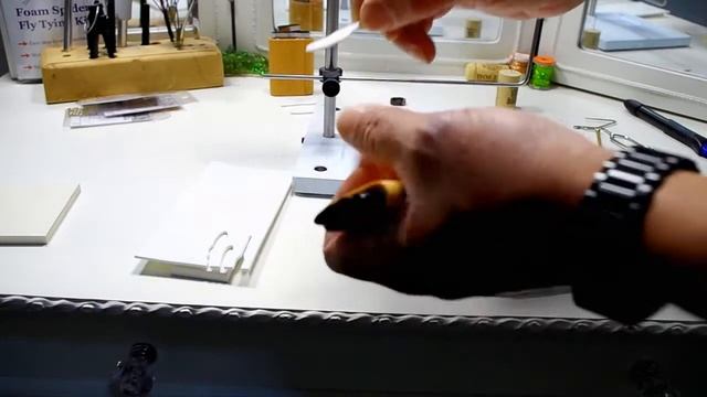 Liking the Foam Cutters.... #flytying #foamdamselfly #foamgrasshopper смотреть онлайн