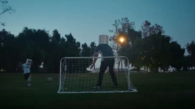 МАРШМЕЛЛОУ ИГРАЕТ ФУТБОЛ