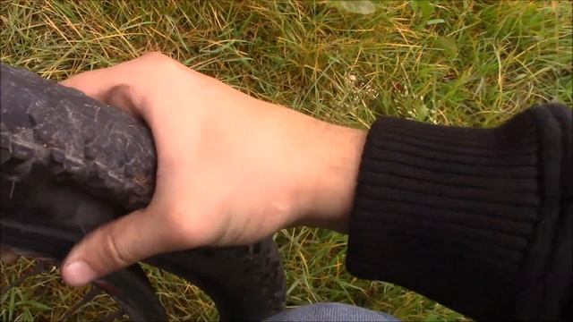 Как в походных условиях поменять пробитую камеру на велосипеде смотреть онлайн