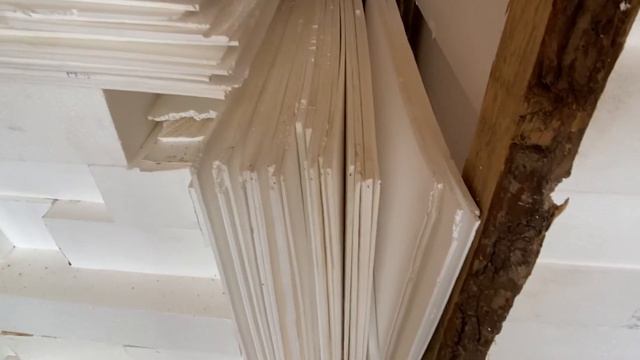 Первый дом в этом году начали постепенно утеплять по системе СФТК. Внимательно смотрим на погоду. смотреть онлайн